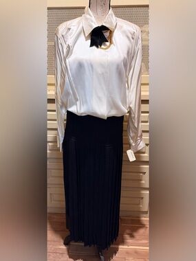 NWT VTG St. John 2Pc Pleated Maxi Skirt Set Gold Chain